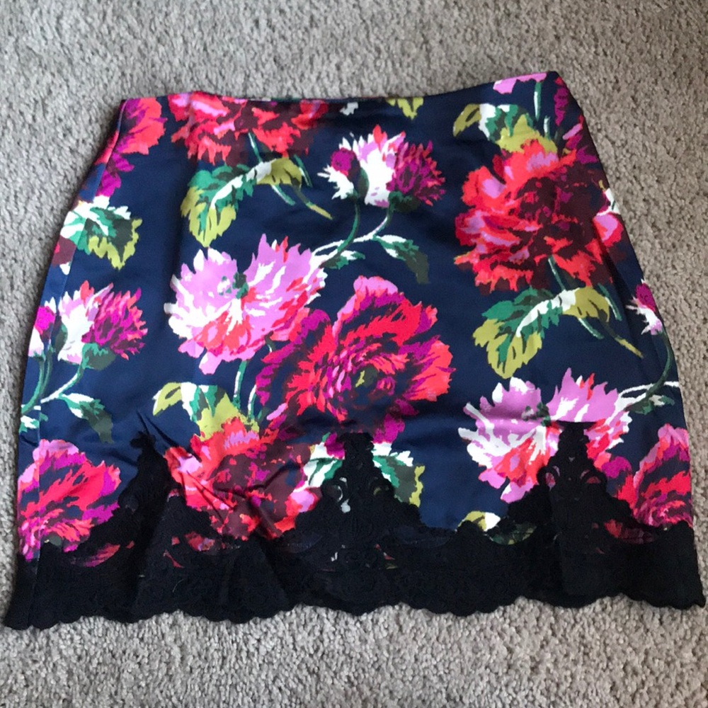 ⭐️NWT⭐️ Floral satin skirt